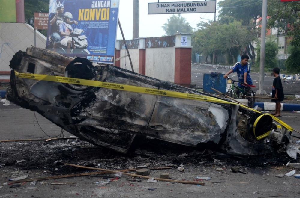 Indonesia: Cảnh sát nói lý do dùng hơi cay trong vụ giẫm đạp ở sân bóng đá, ít nhất 127 người thiệt mạng-5