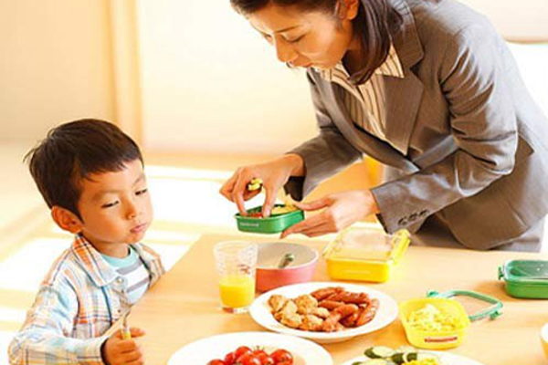 Tăng xông vì thói ăn vạ như cơm bữa của trẻ, bố mẹ phải làm sao?-5