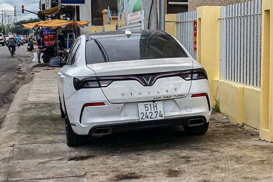 Công an thu giữ ôtô Tina Duong thuê rồi mang đi bán