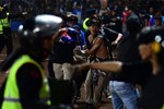 Indonesia cải chính số người chết trong bạo loạn tại sân vận động-3