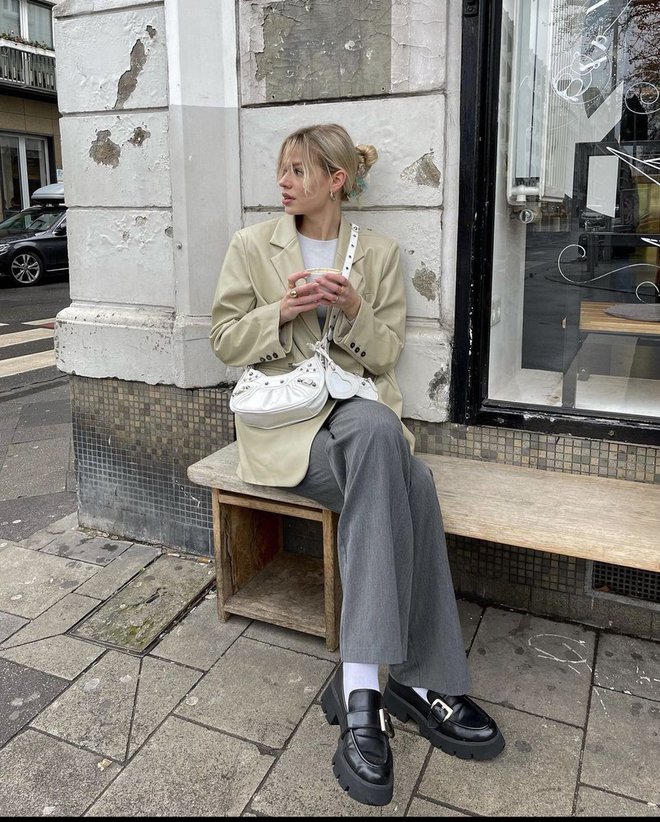 4 chiêu phối đồ mùa thu cực sang với áo blazer của phụ nữ Pháp-6
