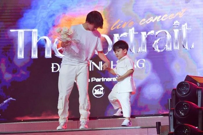 Đàm Vĩnh Hưng bất ngờ công khai con trai ruột: Phải che giấu con suốt 3 năm là điều không dễ chịu-1