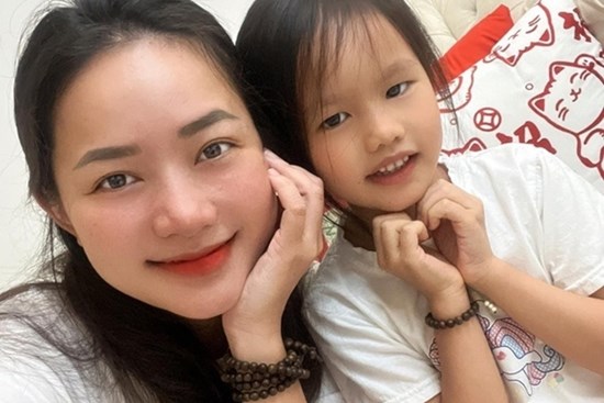 Phan Như Thảo khoe con gái Bồ Câu thức dậy từ 6 giờ sáng nấu ăn, câu chuyện giáo dục con đằng sau đó đáng ngưỡng mộ