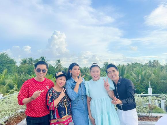 Hà Trí Quang và nửa kia mừng tân gia biệt thự siêu hoành tráng, dàn sao nô nức chúc mừng-5