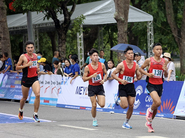 Gần 1.500 vận động viên tranh tài tại Chung kết Giải chạy Báo Hà Nội mới lần thứ 47 - Vì hòa bình-8