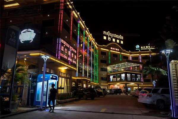 Cặp vợ chồng lừa đảo 23 triệu USD hàng hiệu trốn chạy như thế nào-3