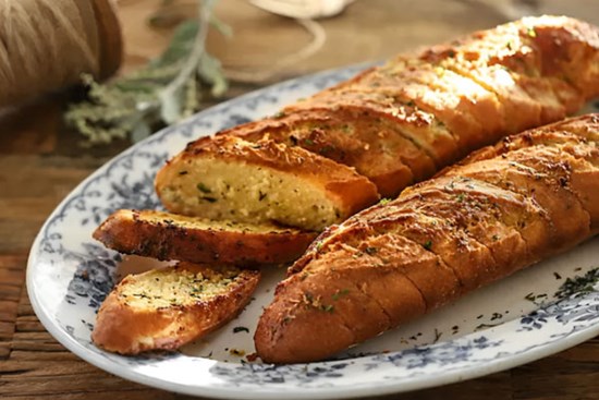 Công thức làm bánh mì bơ tỏi giòn rụm, thơm nức của người Hàn