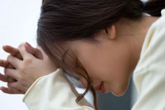 Nghe mẹ chồng và chị dâu nói về mình mà tôi rơi nước mắt