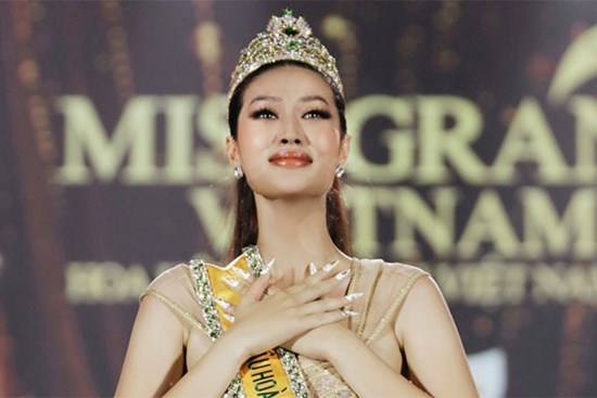 Gia cảnh khó khăn, chưa từng được đi máy bay của Hoa hậu Đoàn Thiên Ân