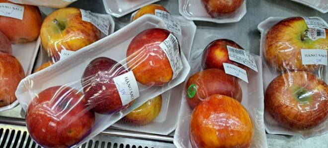 Táo hữu cơ Pháp rẻ chưa từng có, bán ngập” siêu thị-2