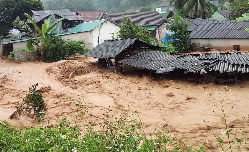 Tìm thấy thi thể cháu bé 4 tháng tuổi bị lũ cuốn-1