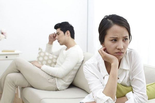 Đến tận khi chồng mua két sắt, tôi mới biết sự thật về tiền lương của anh-1