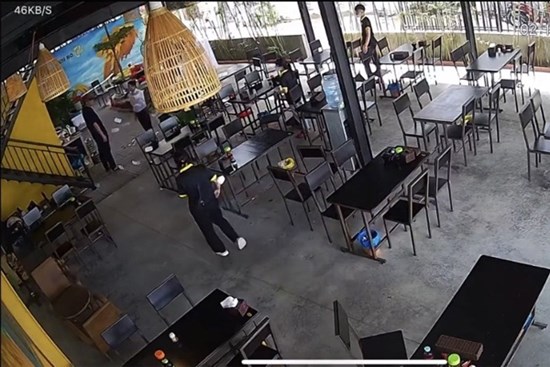 Sở TN&MT Đà Nẵng lên tiếng vụ cán bộ ném tiền trong quán ăn