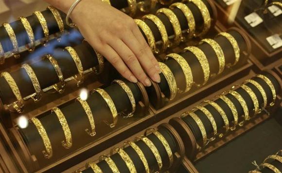 Bạn có đeo trang sức vàng mỗi ngày không? Nhớ cởi ra khi gặp 4 tình huống này, nếu không sẽ càng ngày càng hao mòn-1