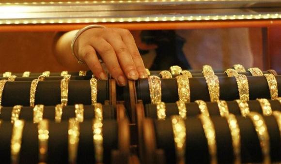 Bạn có đeo trang sức vàng mỗi ngày không? Nhớ cởi ra khi gặp 4 tình huống này, nếu không sẽ càng ngày càng hao mòn-4