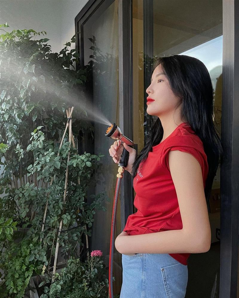 Cơ ngơi toàn mùi tiền của Hoa hậu Kỳ Duyên, ban công được biến tấu thành khu vườn xanh mướt-16