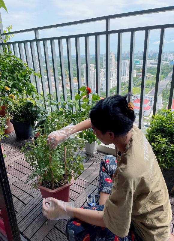 Cơ ngơi toàn mùi tiền của Hoa hậu Kỳ Duyên, ban công được biến tấu thành khu vườn xanh mướt-19