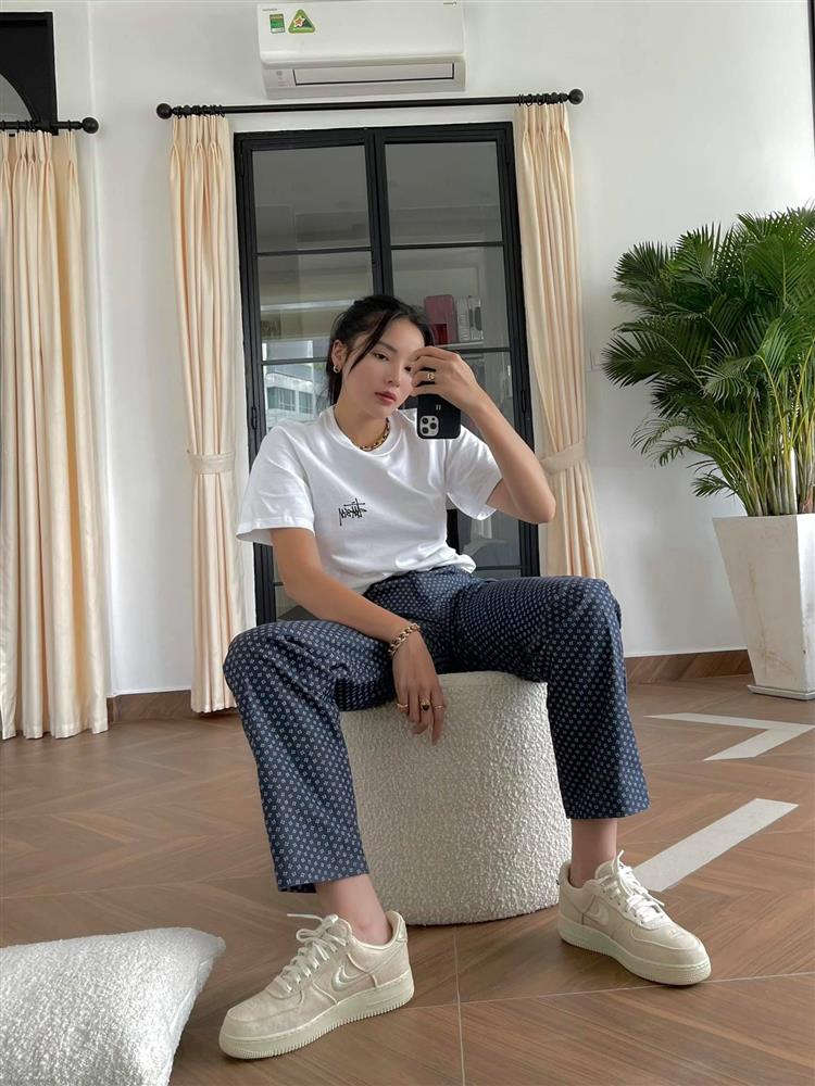 Cơ ngơi toàn mùi tiền của Hoa hậu Kỳ Duyên, ban công được biến tấu thành khu vườn xanh mướt-2