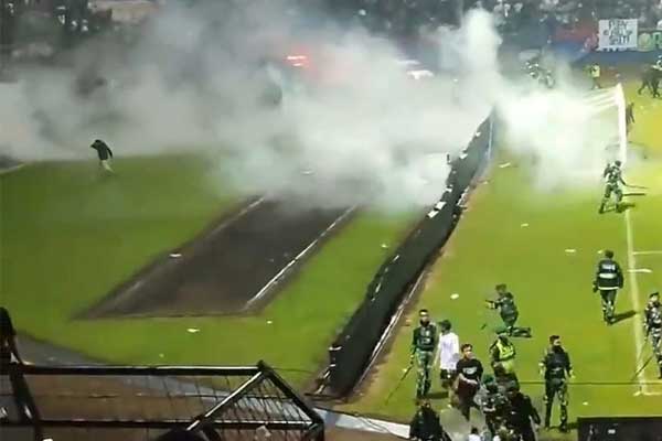 Bóng đá Indonesia có thể bị cấm 8 năm, mất quyền đăng cai World Cup U20-1