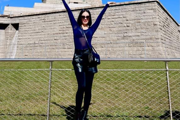 Lệ Quyên mê mệt khoe dáng với quần da bó chất chơi-11