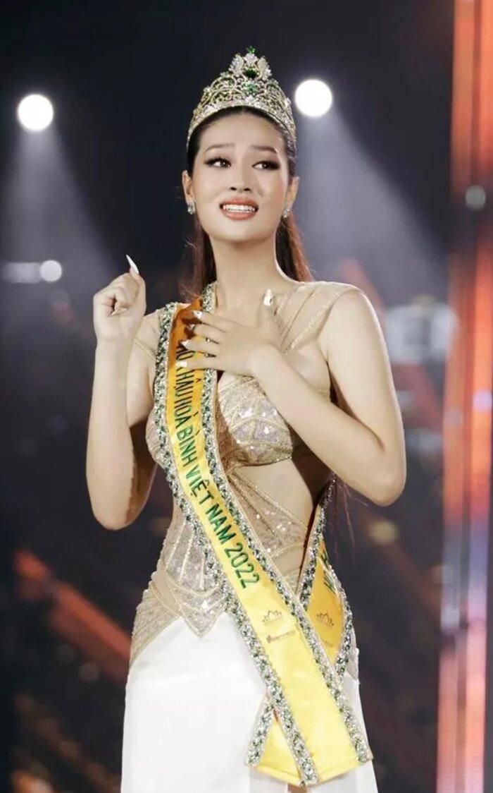 Xin nghỉ làm khi đăng quang Hoa hậu, chủ cửa hàng nói 1 câu khiến Thiên Ân ngỡ ngàng-3