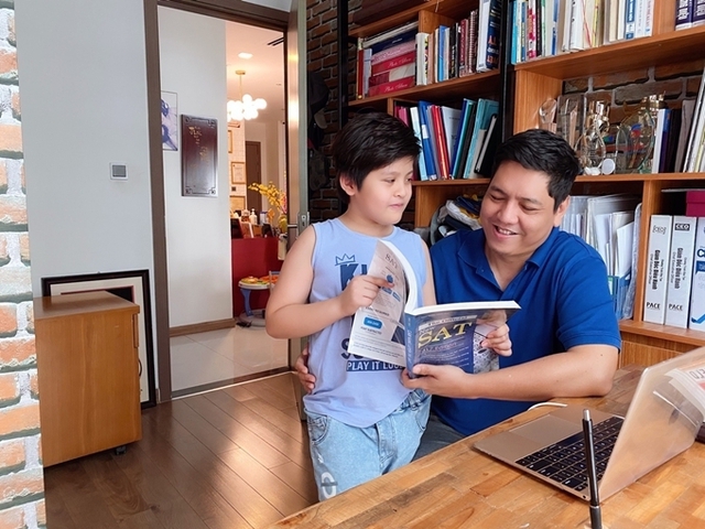 Ngắm trọn tổ ấm của nam đạo diễn cấm cửa vợ không được dao kéo-12