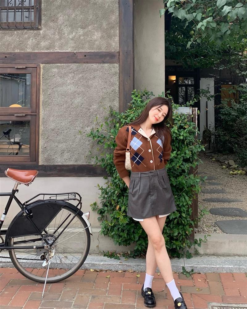 9 cách tái chế đồ hè thành đồ thu của phụ nữ Hàn-9