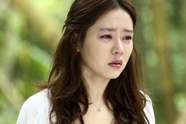 Cùng sinh con với chị dâu, mẹ chồng tặng chị 50 triệu nhưng chỉ nấu cho tôi một bát canh, tôi cảm ơn mà rơm rớm nước mắt-1