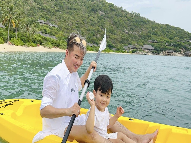 Đàm Vĩnh Hưng ngày bé và con ruột giống nhau như đúc-11