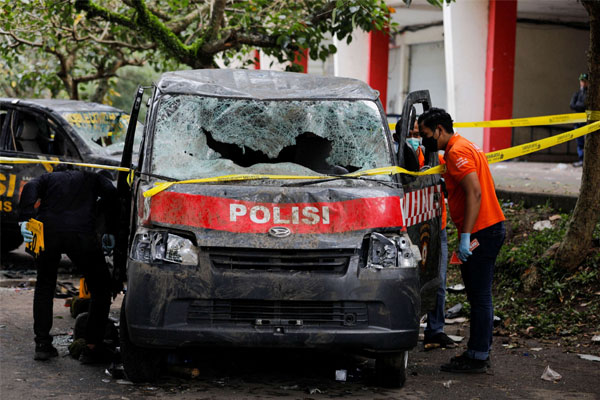 Câu hỏi lớn sau thảm kịch sân cỏ khiến 125 người chết ở Indonesia-2