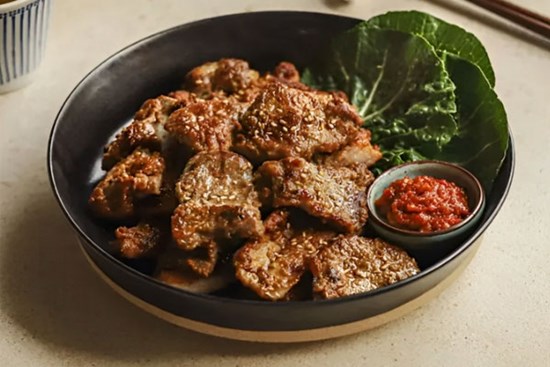 Cách làm sườn heo áp chảo mềm ngon, đậm vị