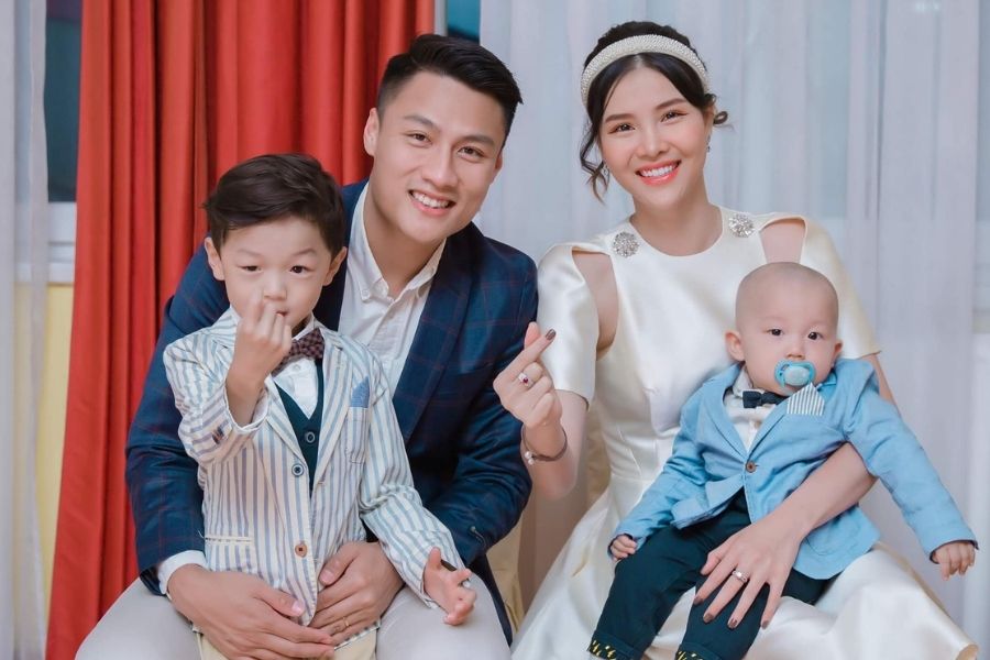 Vợ chồng Mạc Hồng Quân - Kỳ Hân vui mừng nhận nhà mới sau khi rao bán biệt thự chưa lâu-12