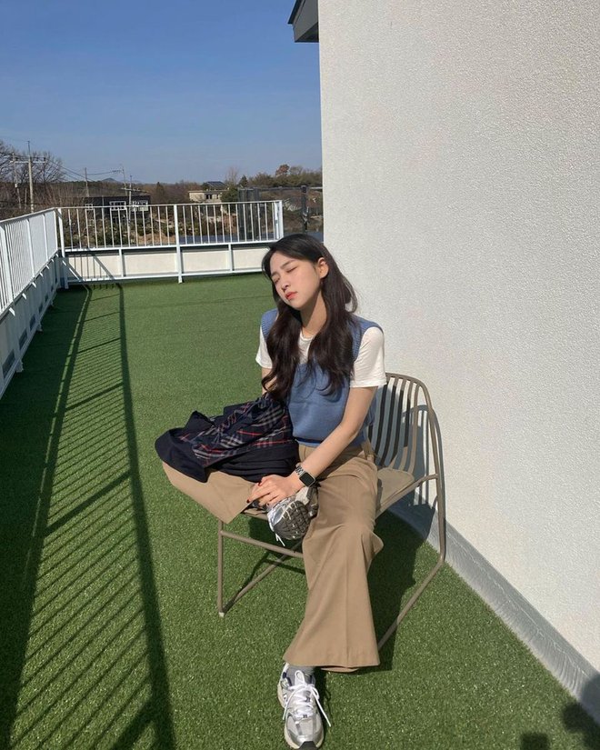 Có 1 kiểu áo khi diện lên giúp chị em trẻ ra đến vài tuổi-3