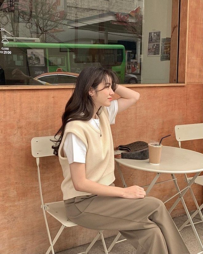 Có 1 kiểu áo khi diện lên giúp chị em trẻ ra đến vài tuổi-4