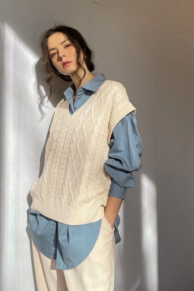 Có 1 kiểu áo khi diện lên giúp chị em trẻ ra đến vài tuổi-13