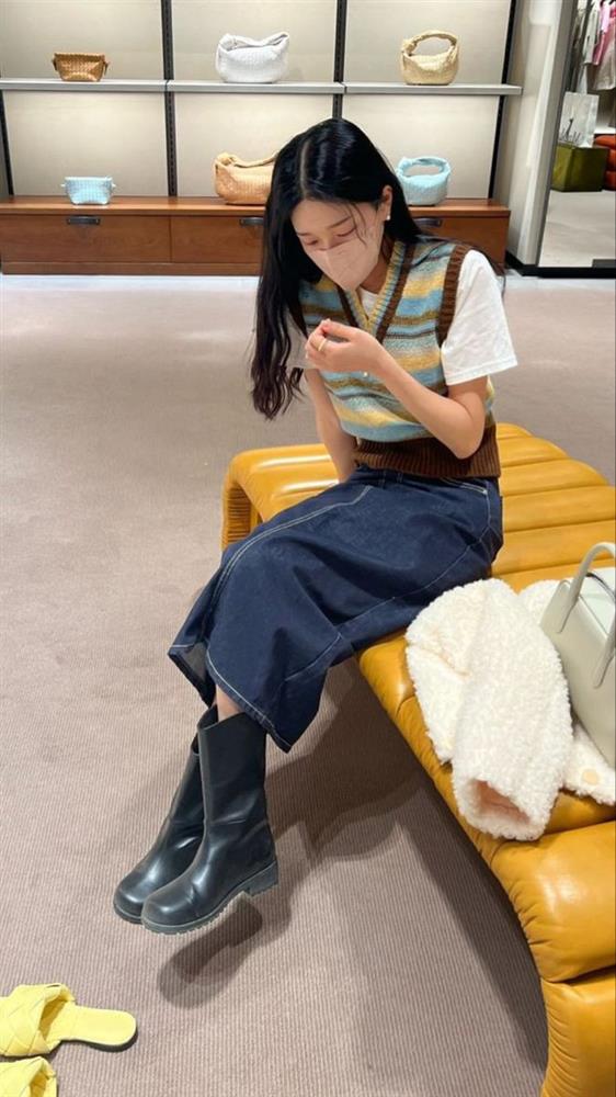 Có 1 kiểu áo khi diện lên giúp chị em trẻ ra đến vài tuổi-9