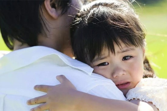 Tăng xông vì thói ăn vạ như cơm bữa của trẻ, bố mẹ phải làm sao?