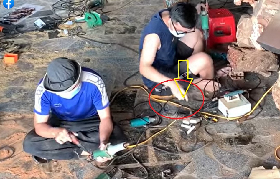 Thanh niên cắm nhầm ổ điện suýt gây họa cho người khác-2