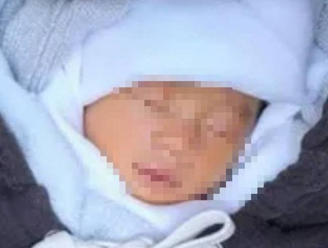 Phát hiện bé trai sơ sinh trong thùng giấy ở Đồng Nai-1