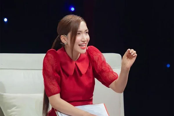 Vừa tặng biệt thự, Hòa Minzy tiếp tục báo hiếu bố mẹ xế hộp tiền tỷ, đúng con nhà người ta-6