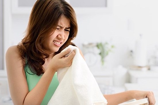 Rắc nắm bột này lên chăn, mùi hôi hay ẩm mốc sẽ nhanh chóng biến mất như chưa từng xuất hiện