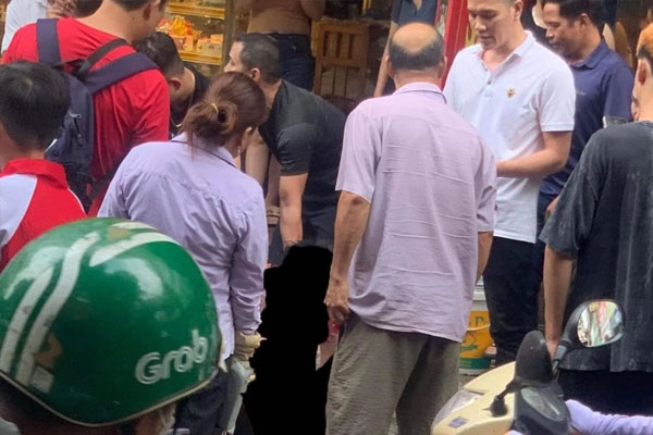 Bắt nghi phạm vờ mua vàng rồi bỏ chạy ở Hà Nội-1