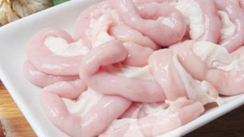 Luộc lòng lợn đừng cho nước lã, cho thứ này vào lòng trắng ngon, giòn sần sật như ngoài hàng-1