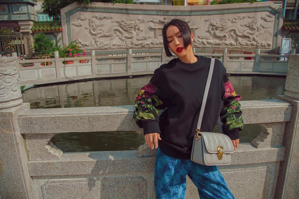 Phong cách thời trang của các cô dâu tháng 10 Vbiz-6