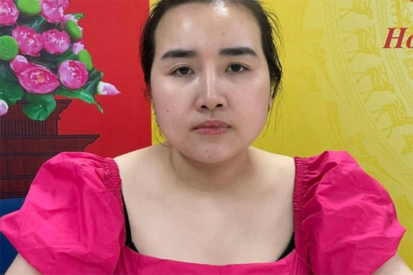 Rủ nhau vào cửa hàng điện thoại để bay lắc-2