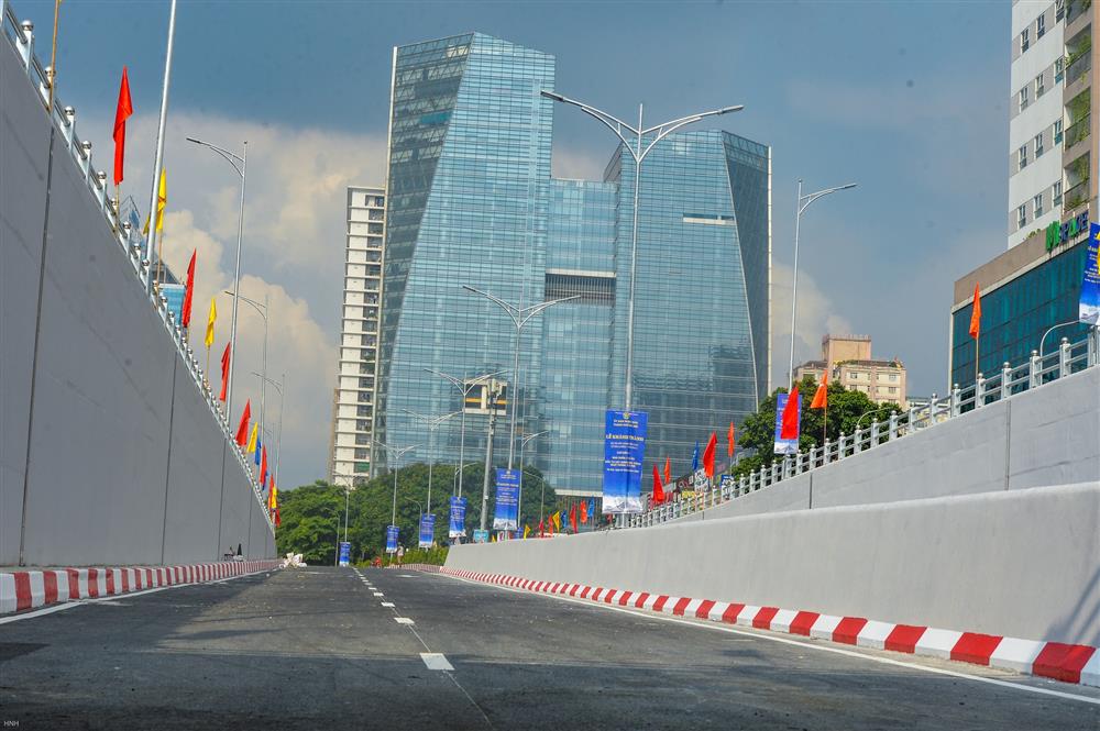 Cận cảnh hầm chui Lê Văn Lương trị giá gần 700 tỷ trước giờ thông xe-10