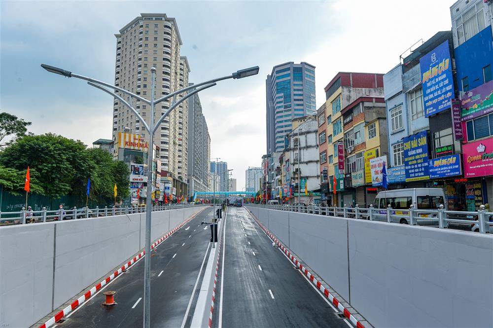 Cận cảnh hầm chui Lê Văn Lương trị giá gần 700 tỷ trước giờ thông xe-6