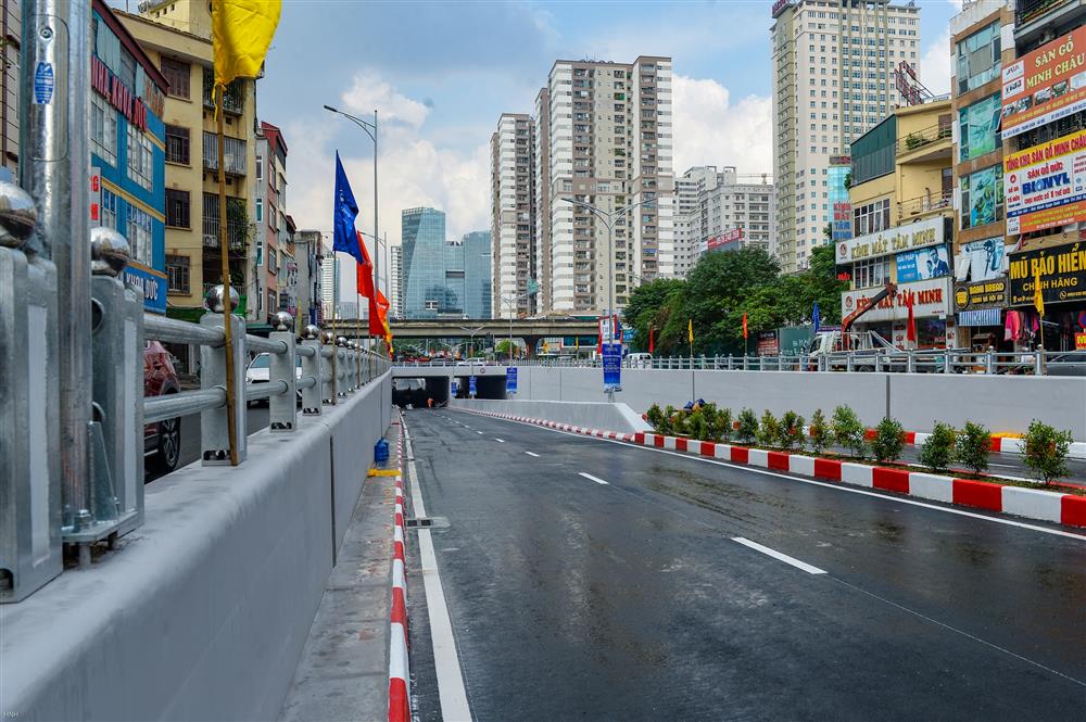 Cận cảnh hầm chui Lê Văn Lương trị giá gần 700 tỷ trước giờ thông xe-12