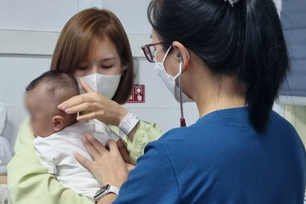 Ca mắc virus Adeno tăng mạnh, dấu hiệu nào bạn nên cho con đi khám?-1