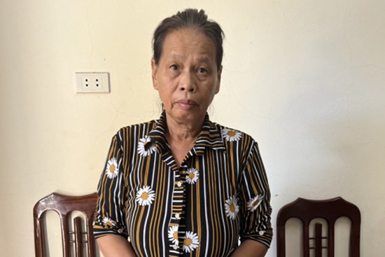 Con bị bắt vì lưu hành tiền giả, mẹ ở nhà phá két mang 2 tỷ tiền giả đi giấu